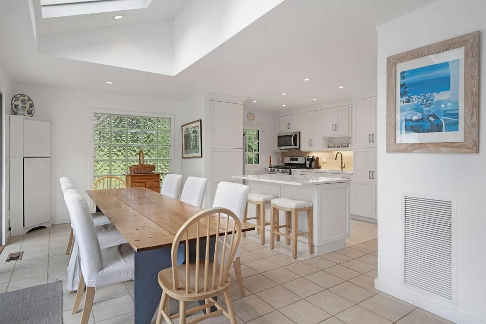 Shinnecock Retreat Heated Pool & Hot Tub House in Southampton