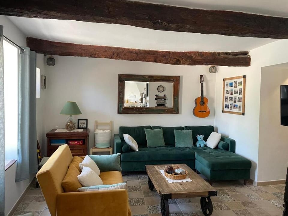 Communal lounge/ TV room, Living room