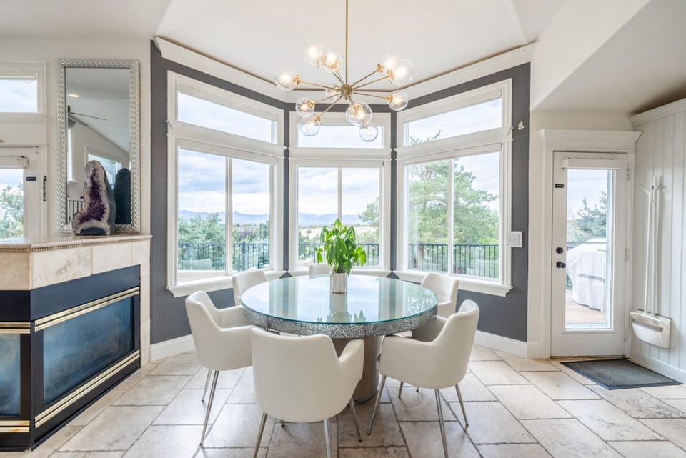 Huge 4,000 Sq Ft Basecamp: Walk to Bell Canyon House in Sandy