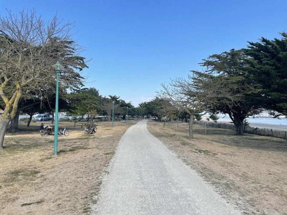 Neighbourhood, Natural landscape