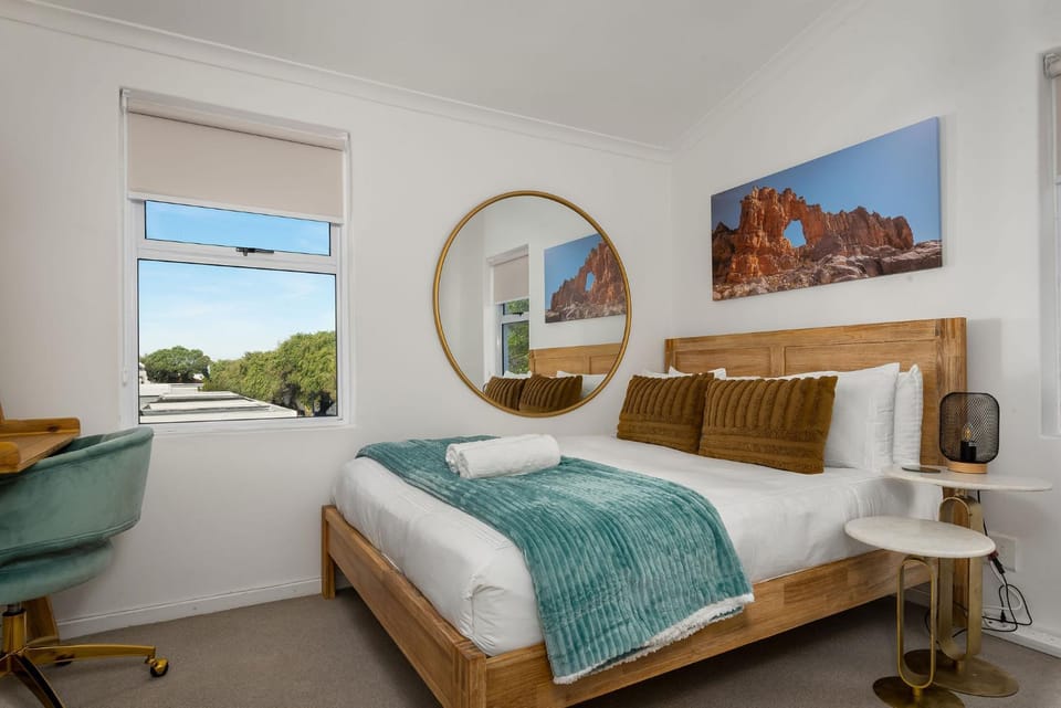 Cozy Three Bedroom Home Overlooking Lake House in Cape Town