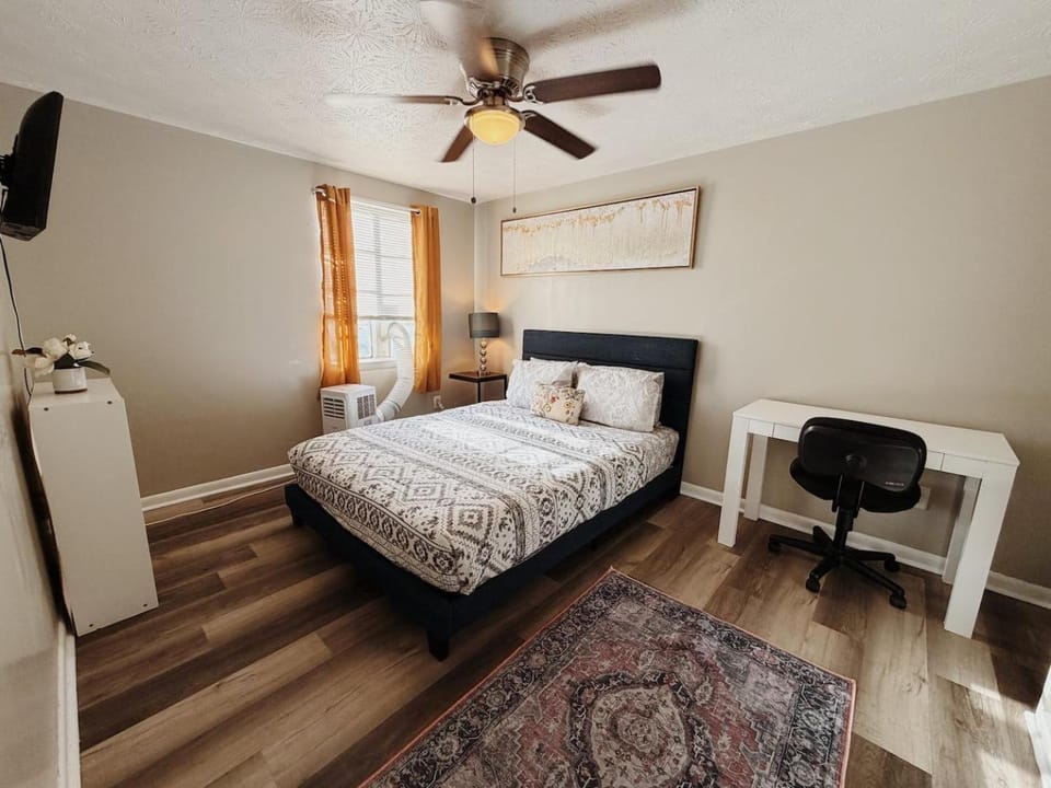 Historic 1BR Apt 2 Queen Beds Near VSU & SGMC Apartment in Valdosta
