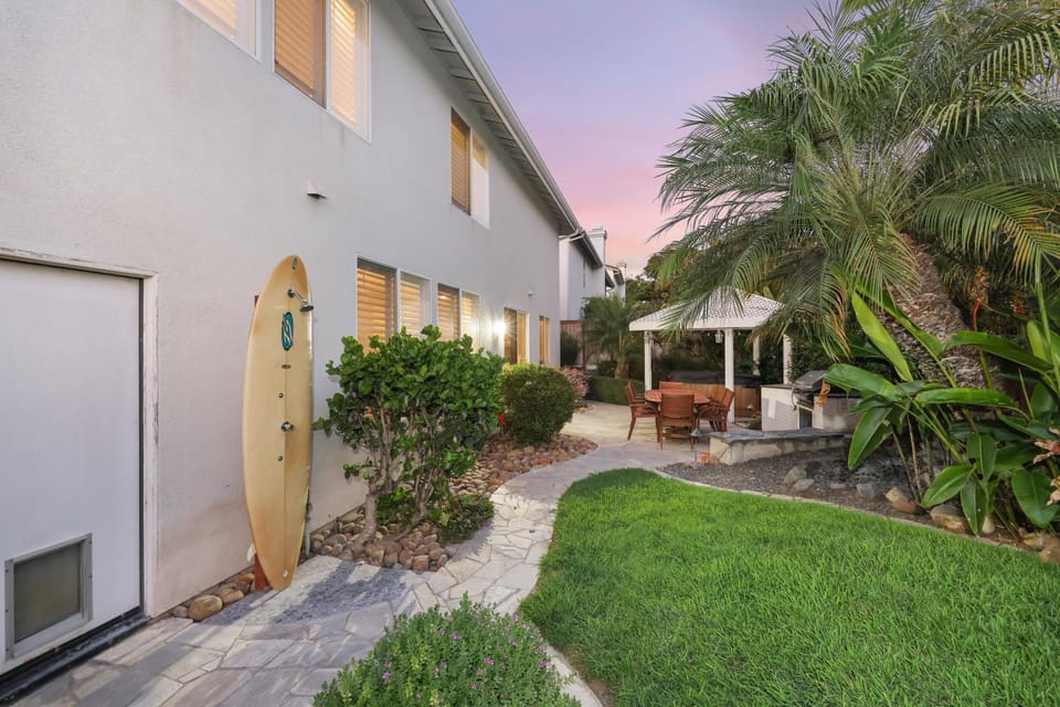 10 min walk to the beach, hot tub and pool table - Dolphin House in Leucadia