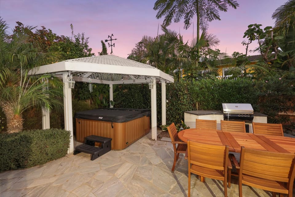 10 min walk to the beach, hot tub and pool table - Dolphin House in Leucadia