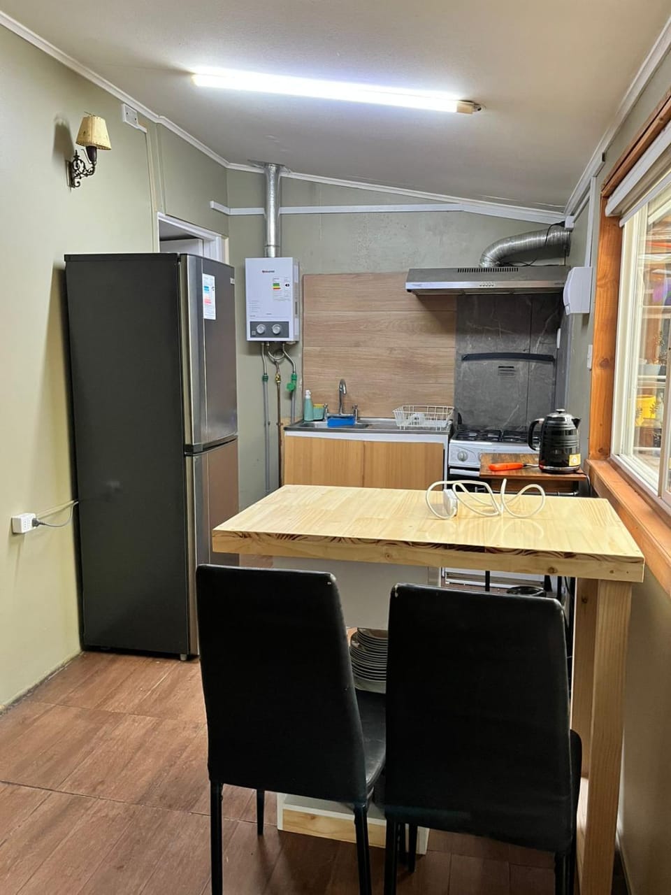 Kitchen or kitchenette, Dining area, oven