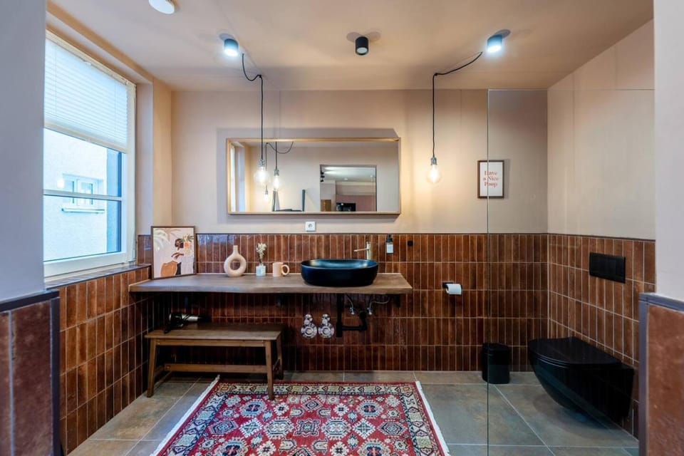 Bathroom, towels