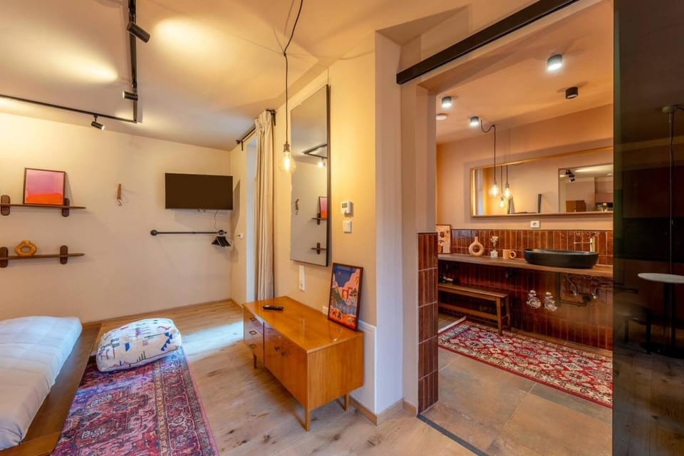 Seating area, Evening entertainment, wardrobe