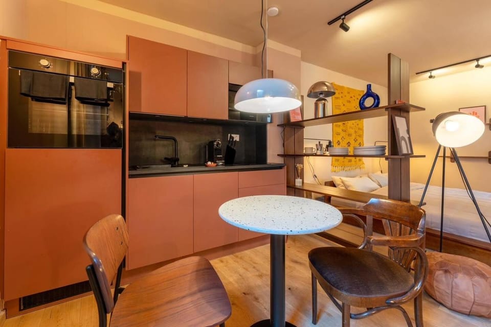 Seating area, Dining area, pet friendly, stove
