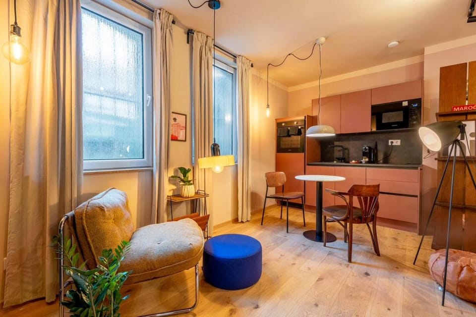 Kitchen or kitchenette, Seating area, pet friendly, stove