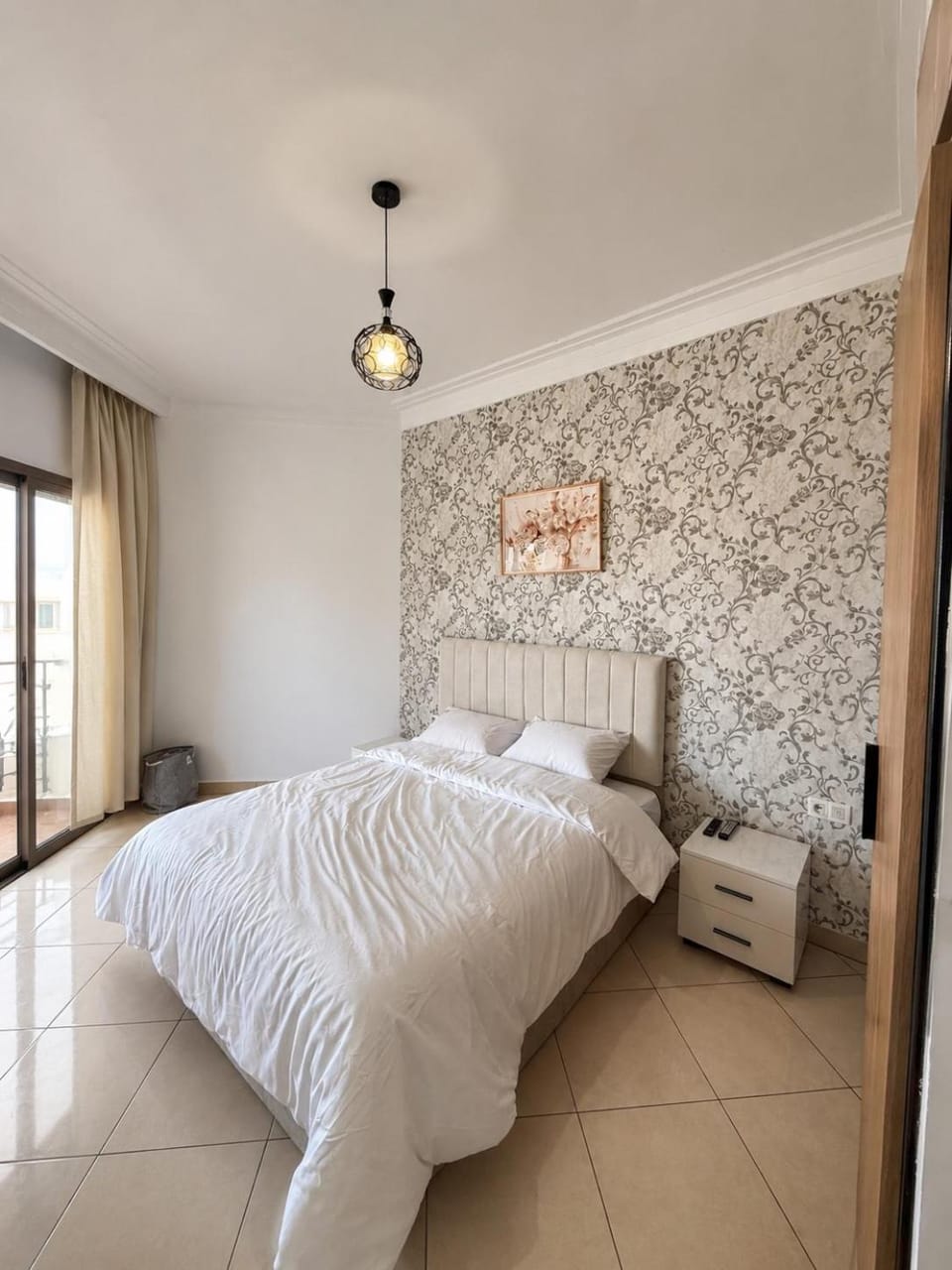Bed, Living room, Photo of the whole room, Seating area, Dining area, Bedroom
