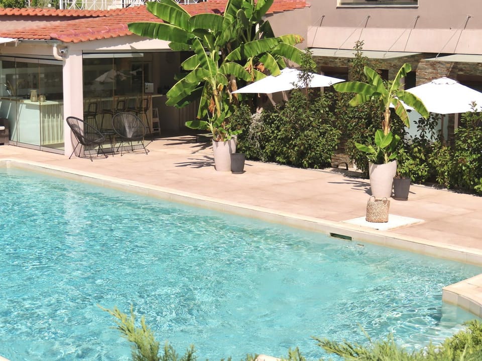 Property building, Swimming pool