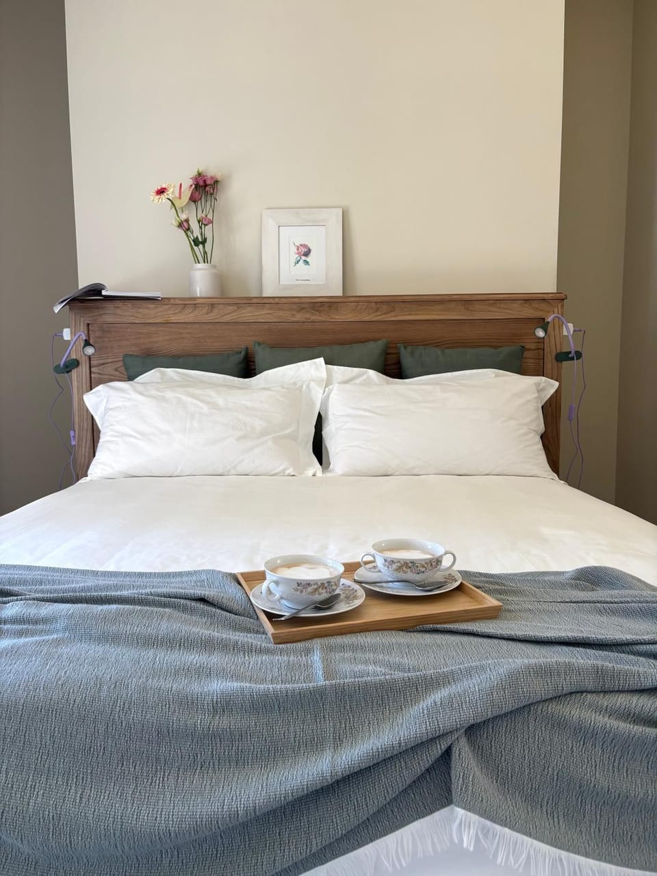 Bed, Decorative detail, Bedroom