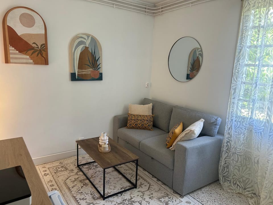 Living room, Seating area