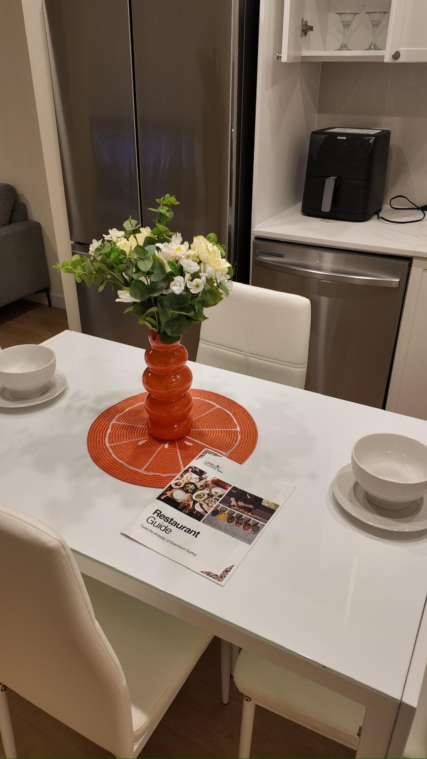 Central Luxe Apartment in Surrey