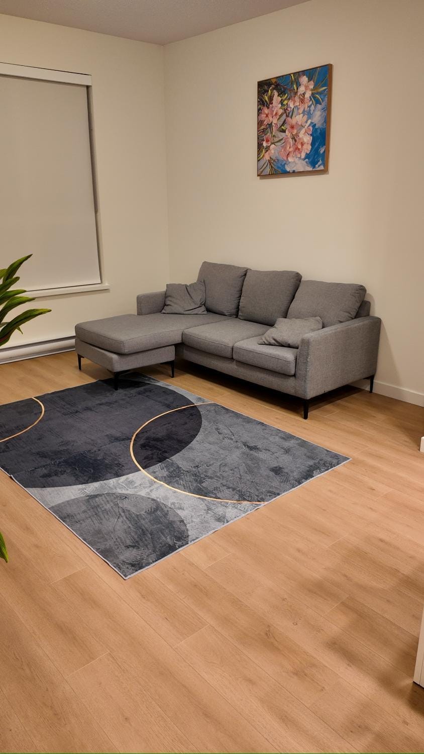 Central Luxe Apartment in Surrey