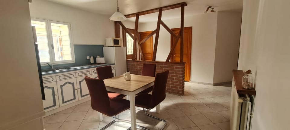 Location gîte 8 à 13 personnes, mer à 450m House in Ault