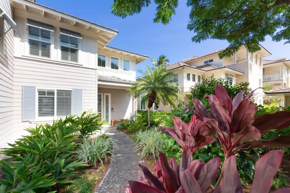 Desirable Villa Walk 2 beach Light & Bright Heated Pool House in Puako