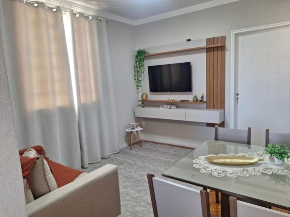 Apê no coração da cidade, faça tudo a pé, roupas de banho e cama, Pet Friendly Apartment in Serra Negra