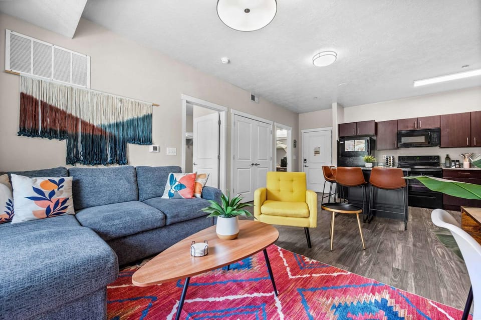 Downtown SLC 2BR Delta & Conference Apartment in Salt Lake City