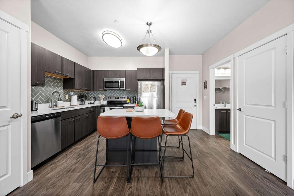 Walkable SLC 2BR Delta & Airport Apartment in Salt Lake City