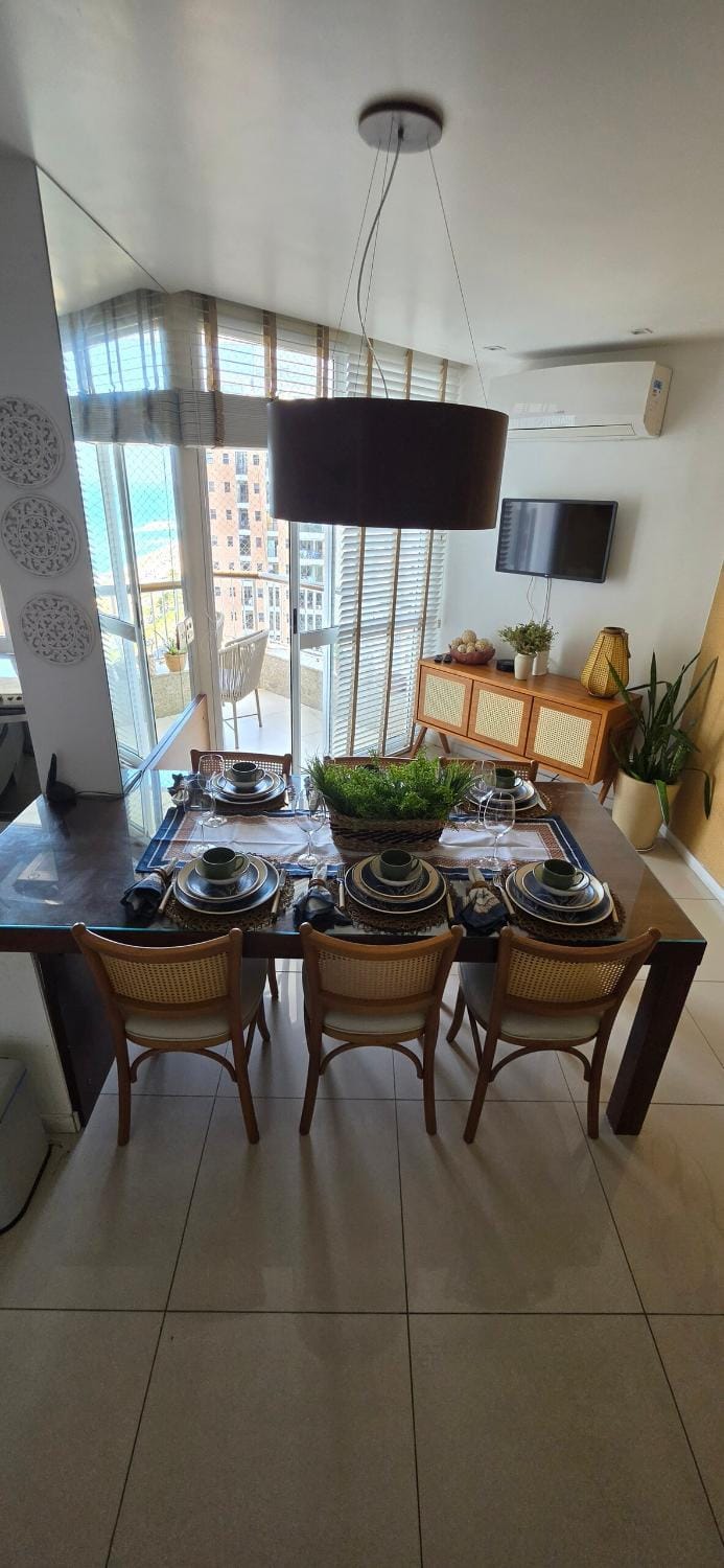 TV and multimedia, Kitchen or kitchenette, Living room, Seating area, Dining area