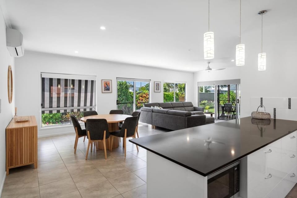 1 Seaspray Avenue House in Coolum Beach