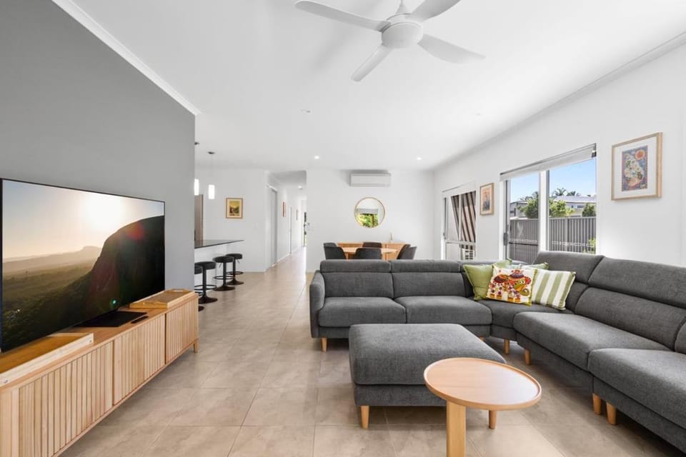 1 Seaspray Avenue House in Coolum Beach