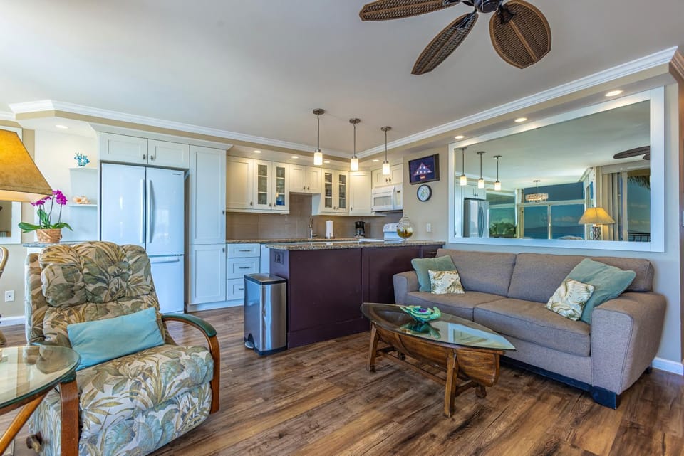 Hale Pau Hana #707 Ocean Front, Central AC, Oceanfront Complex Apartment in Kihei