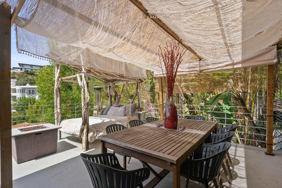 Hollywood Hills 4BR City View Home by Colby and Conrad House in Beverly Hills
