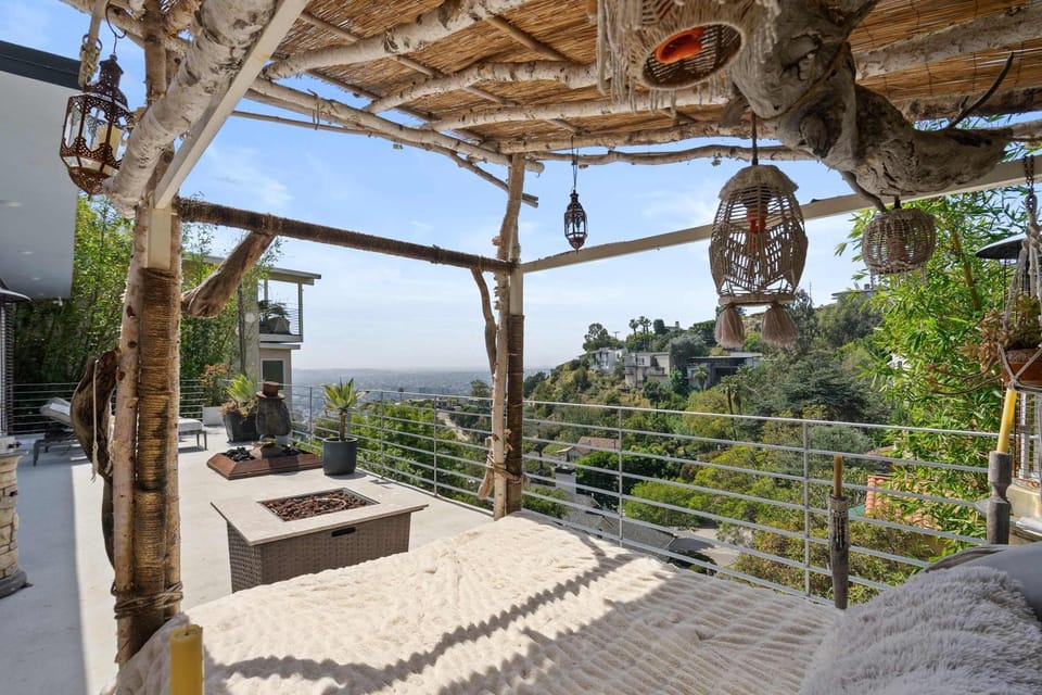 Hollywood Hills 4BR City View Home by Colby and Conrad House in Beverly Hills