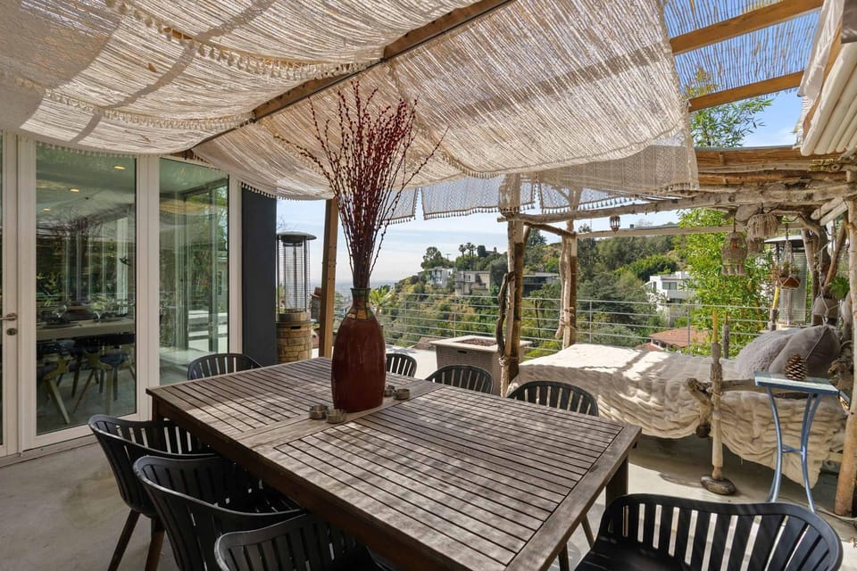 Hollywood Hills 4BR City View Home by Colby and Conrad House in Beverly Hills