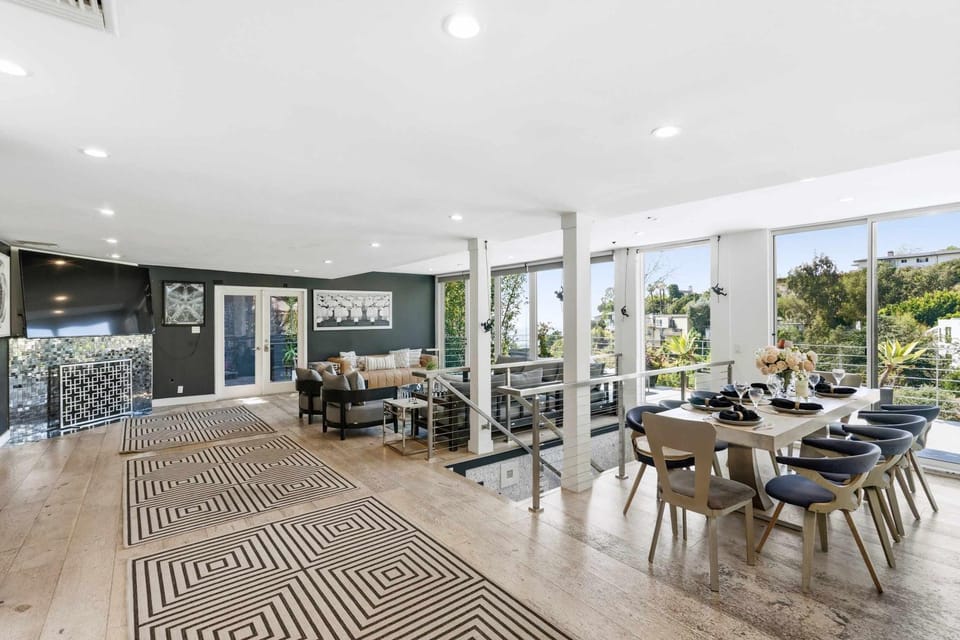 Hollywood Hills 4BR City View Home by Colby and Conrad House in Beverly Hills