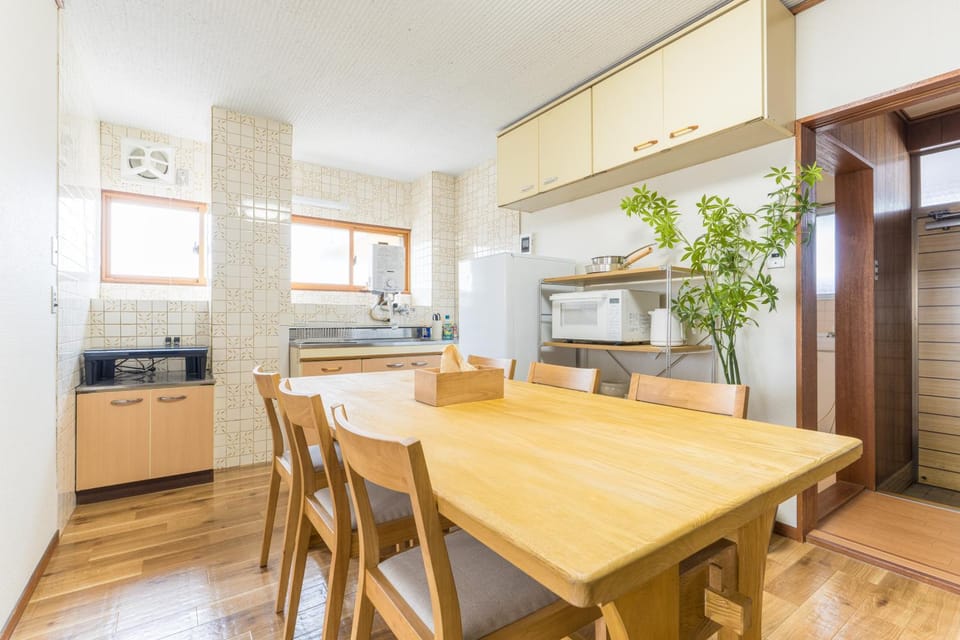 Dining area, kitchen