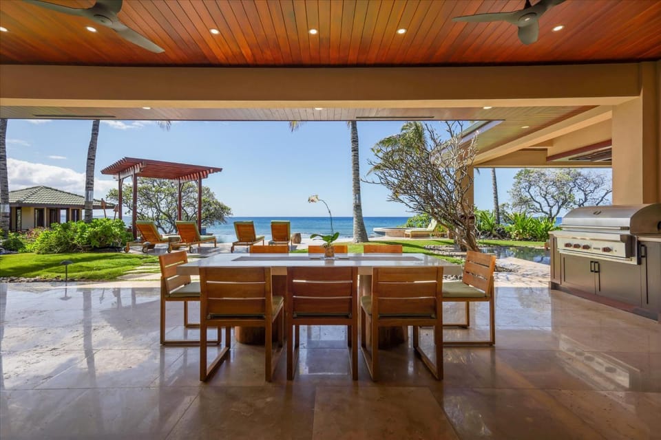 Experience luxury in Waikoloa at the spacious 4-bedroom Pacific Sunset Villa! House in Puako