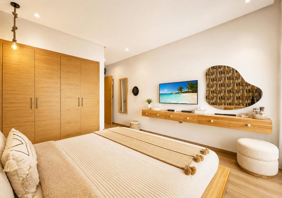 Bed, Bathroom, TV and multimedia, Photo of the whole room, Bedroom, Garden view, Pool view, internet