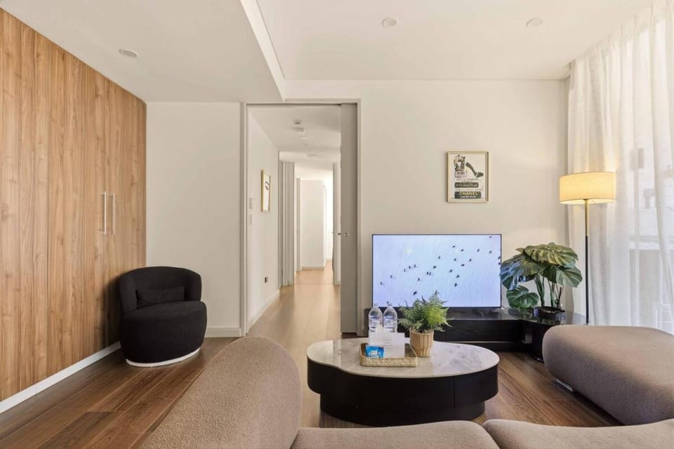 Chic 2BR Retreat in Vibrant Gladesville Apartment in Gladesville