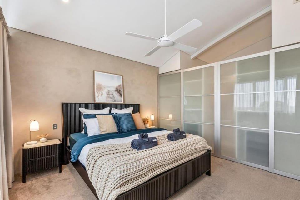 Scarborough Coastal Getaway Ocean Views & Pool House in Perth