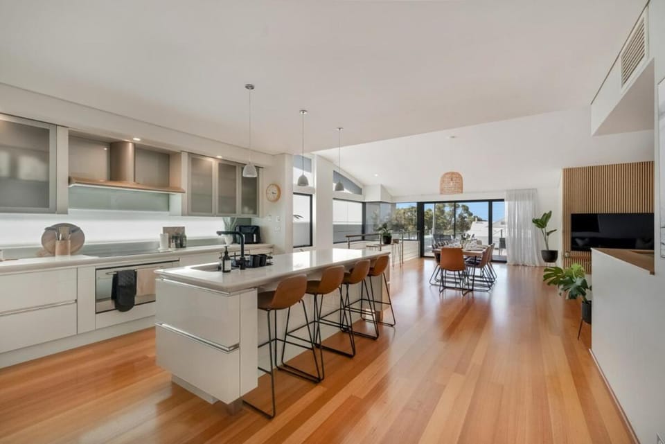 Scarborough Coastal Getaway Ocean Views & Pool House in Perth