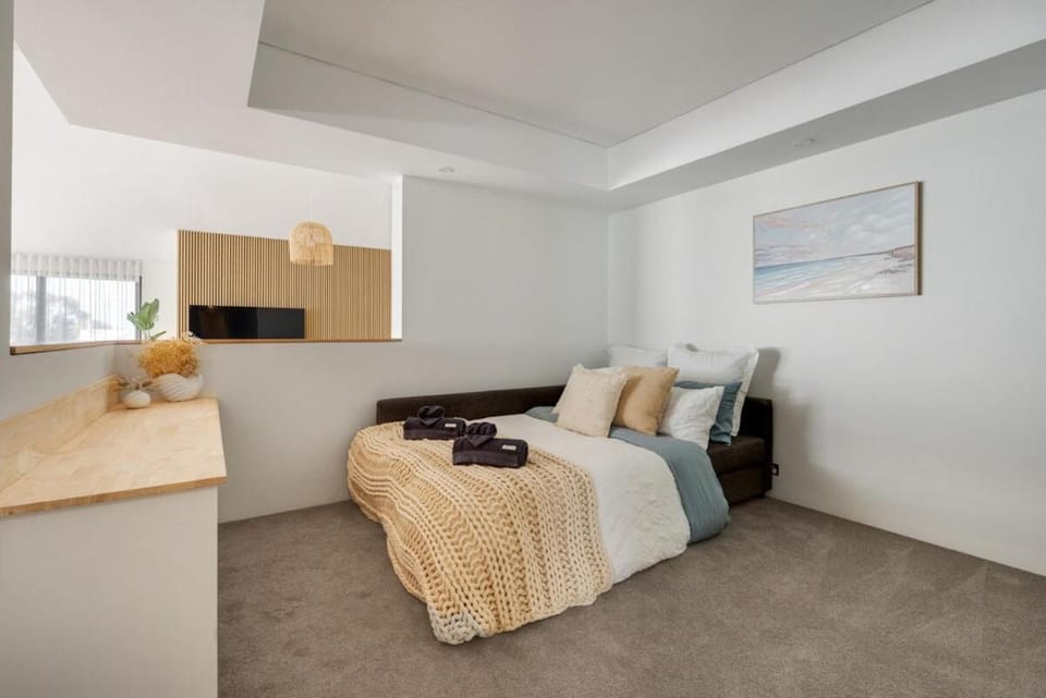 Scarborough Coastal Getaway Ocean Views & Pool House in Perth