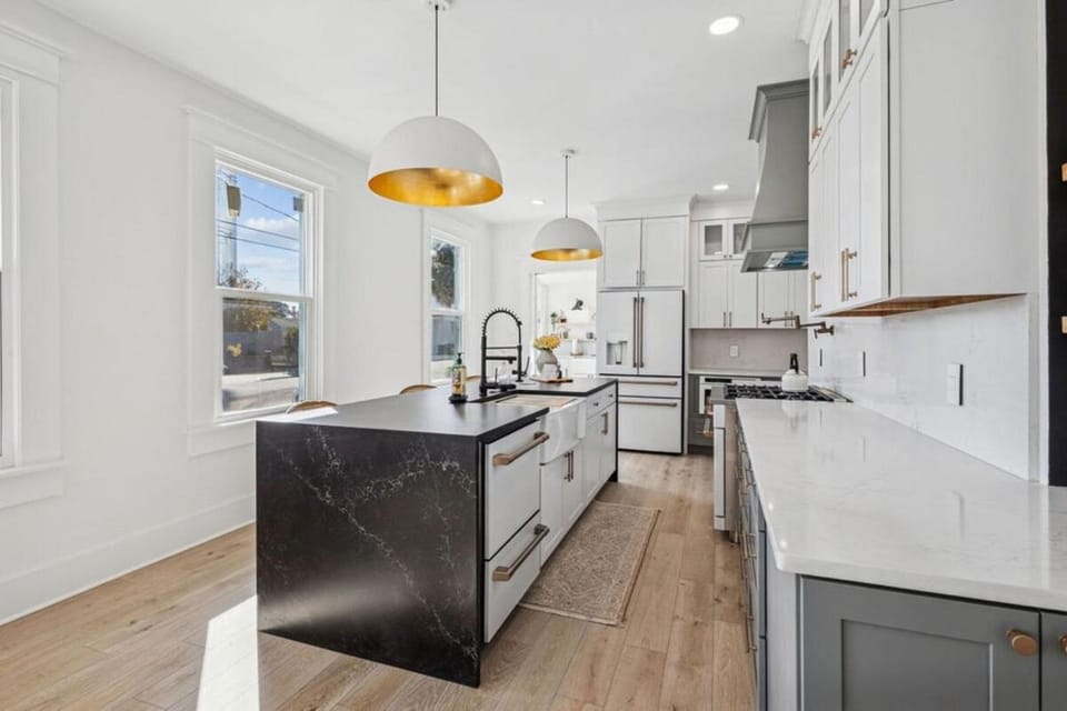 Wright Street Royale- NEW Downtown with Pool! House in Pensacola