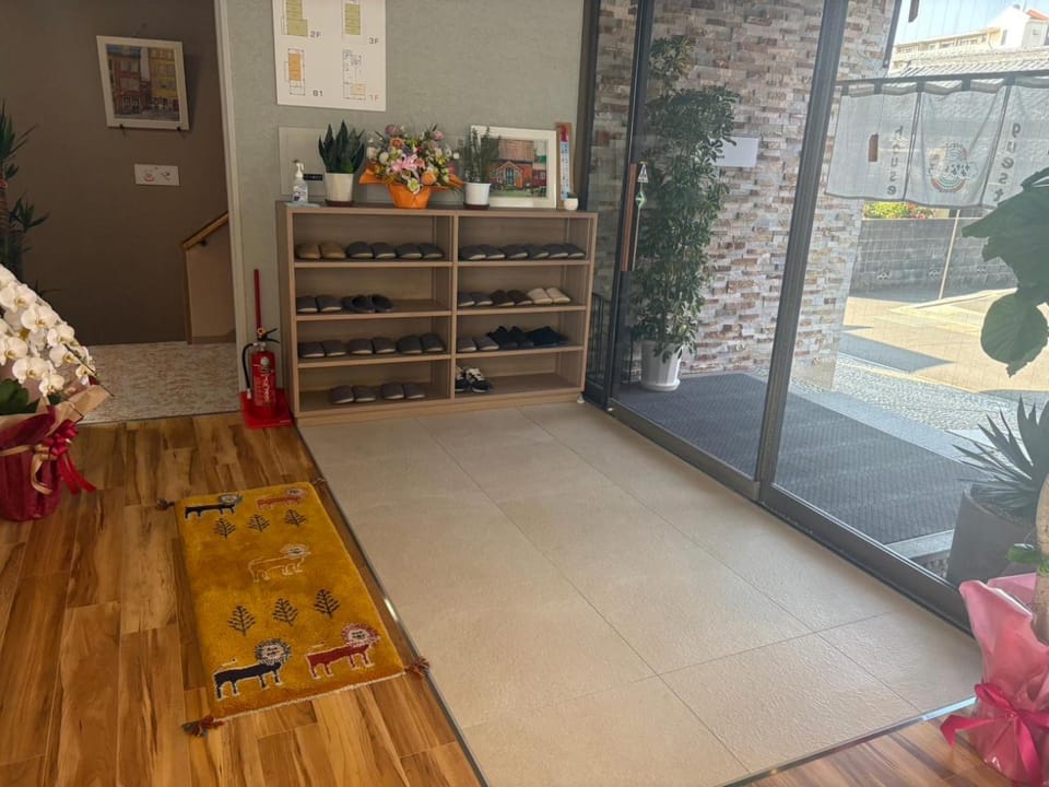 Guesthouse NanairoDougoなないろゲストハウス Bed and Breakfast in Japan
