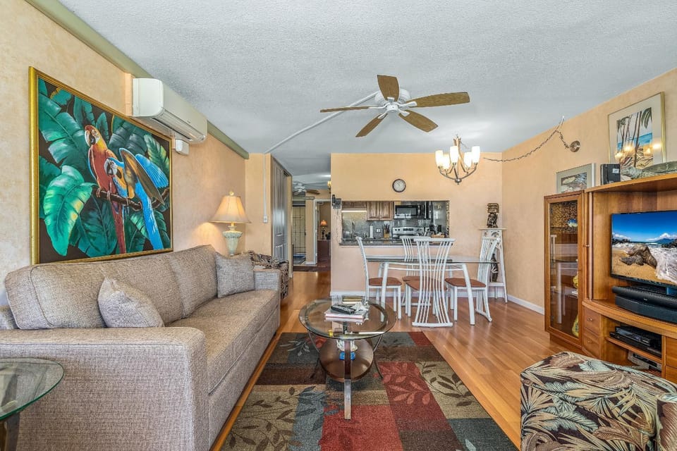 Kamaole Beach Royale #311 Oceanview, Steps from Beach, Full Kitchen, A/C Apartment in Kihei