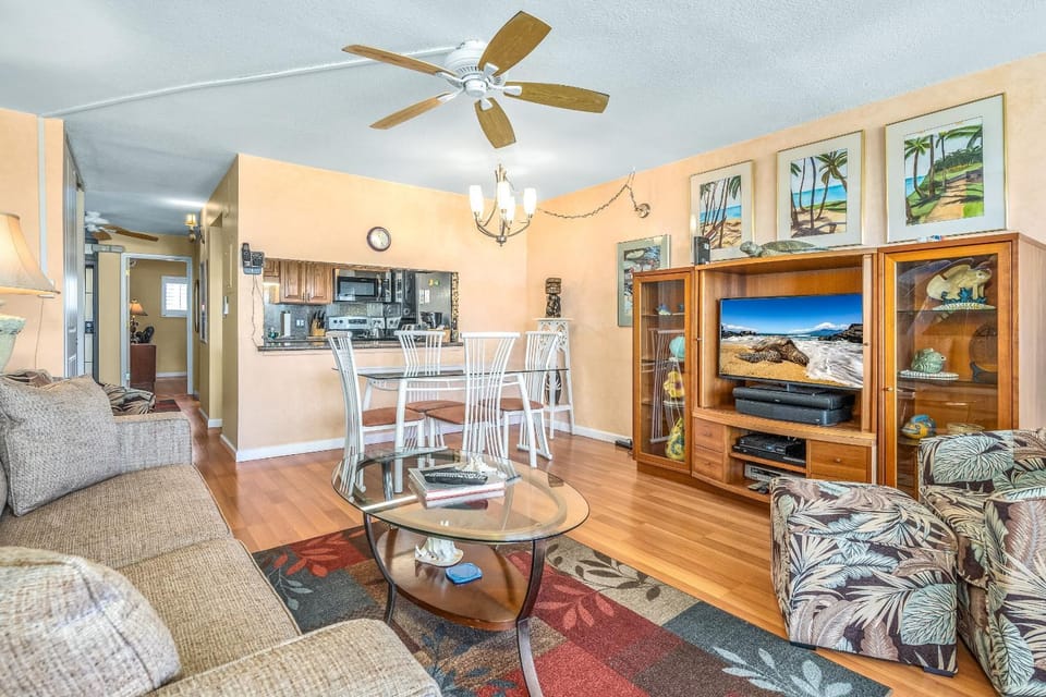 Kamaole Beach Royale #311 Oceanview, Steps from Beach, Full Kitchen, A/C Apartment in Kihei