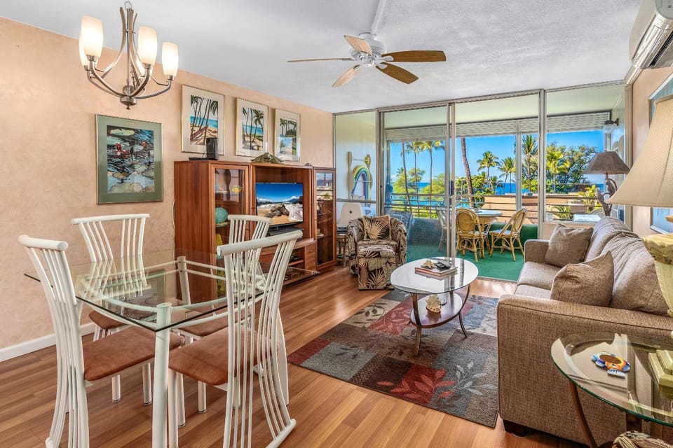 Kamaole Beach Royale #311 Oceanview, Steps from Beach, Full Kitchen, A/C Apartment in Kihei