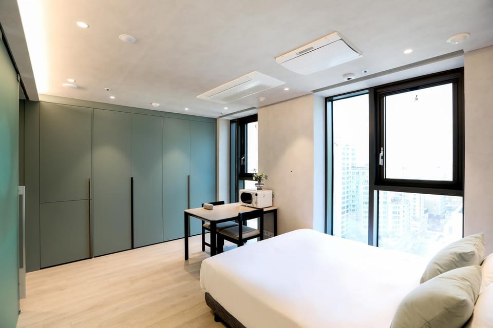Bed, Kitchen or kitchenette, Living room