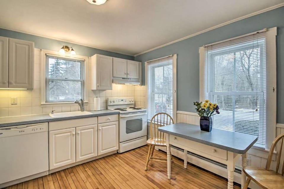 Relaxing Getaway Near Everything Apartment in Kennebunkport
