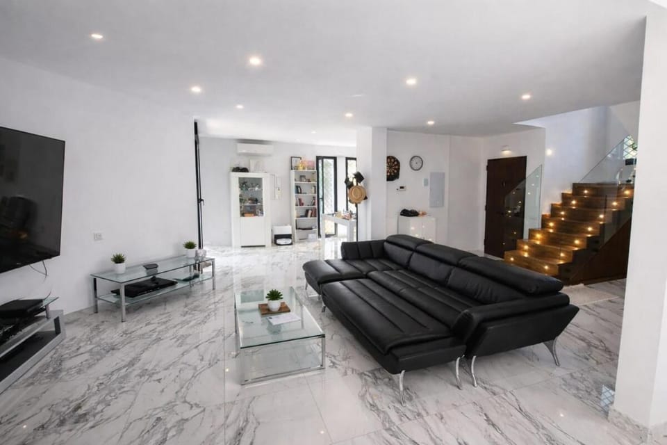 Luxury Golf Front Villa Spa, Jacuzzi & Heated Pool Villa in Marbella