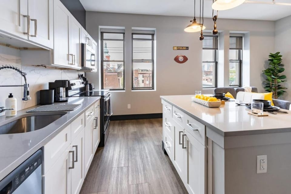 South Side Retreat - Elevator and WiFi - Sleeps 4 House in Pittsburgh