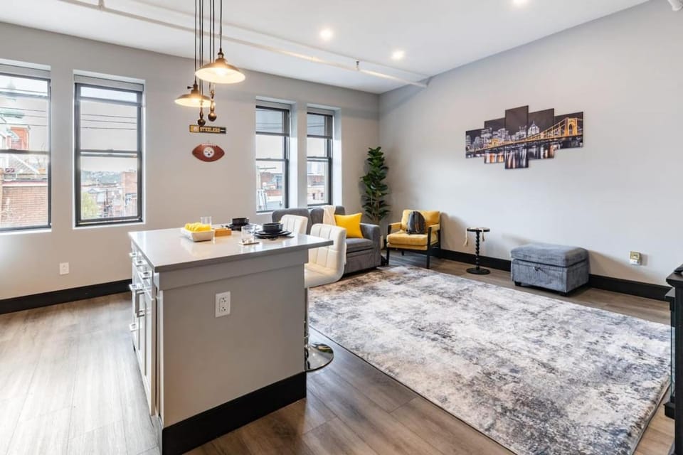 South Side Retreat - Elevator and WiFi - Sleeps 4 House in Pittsburgh