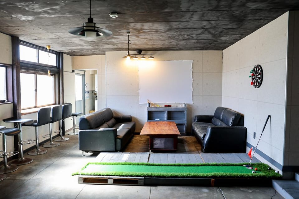 Game Room, Seating area, Dining area